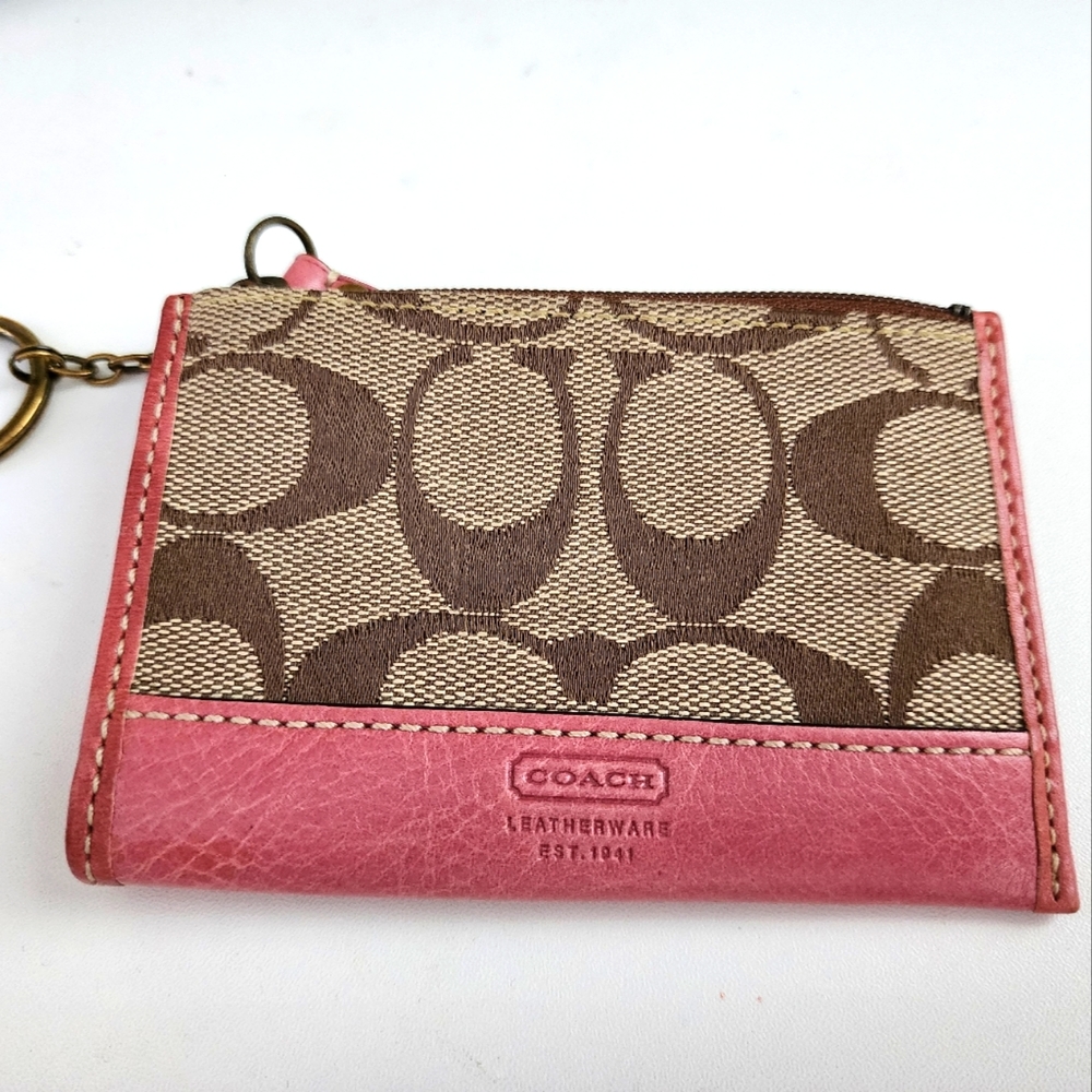 Coach Coin Card Purse with Key chain. Pink.